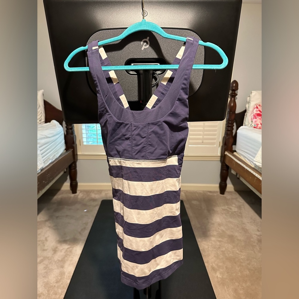 Lululemon tank size 10